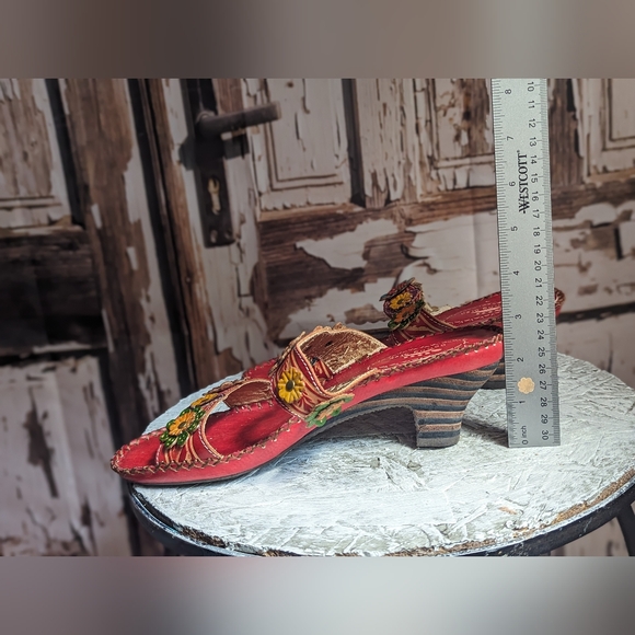 Lartiste Spring Step sandals - Picture 13 of 15